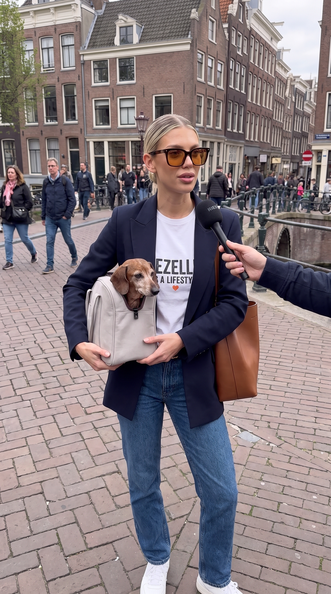 Nederlandse woorden die expats nooit leren: gezellig, bakkie en uit de maak
